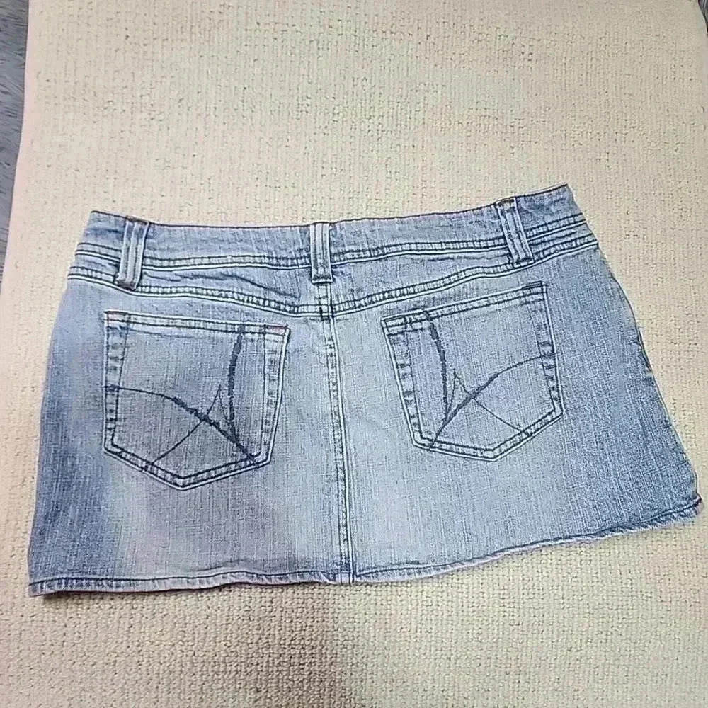 ARIZONA Jeans Y2k Mini Denim Skirt. Size 11 - Picture 3 of 6